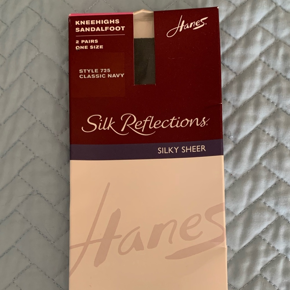 Hanes Silk Reflections Kneehighs